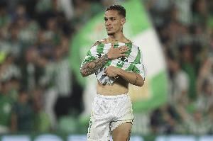 曼联坚持要4000万欧！英媒：安东尼敦促曼联卖他去贝蒂斯