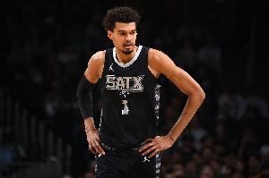 尚帕尼：文班的训练让人难以置信很有激励作用 他会变得更恐怖