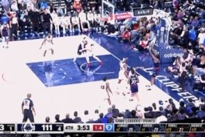 昨日重现？小卡负角度压哨跳投命中扳平比分 鲍尔默兴奋握拳